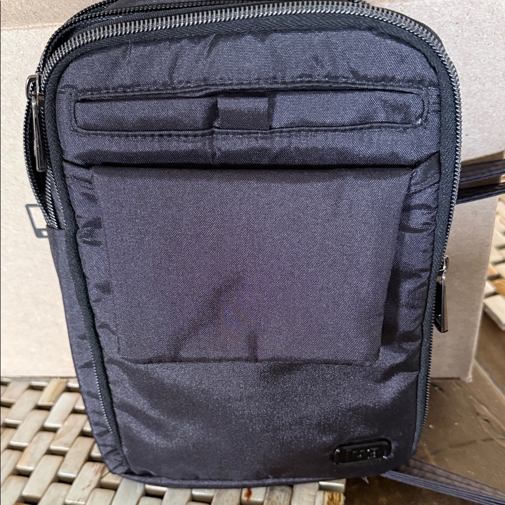 Lug Black Crossbody Pitter Patter - Picture 2 of 10